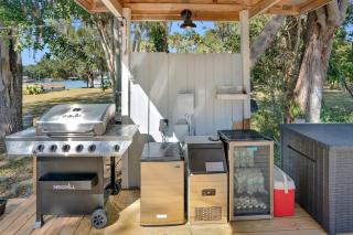 Charming Fishing Cabin Has It All, Full Dock and Summer Kitchen, Access to SUPs, Bikes, Beach Gear - Palm Coast - 6