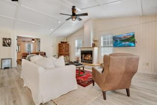 Charming Fishing Cabin Has It All, Full Dock and Summer Kitchen, Access to SUPs, Bikes, Beach Gear - Palm Coast - 2