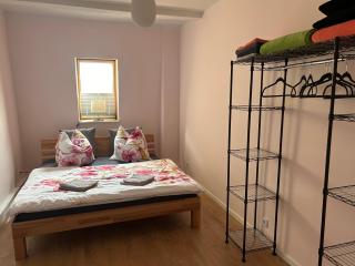 Schöne neue 4 Zimmer Wohnung mit Süd-Balkon bis 8 Personen - Naumburg - 6