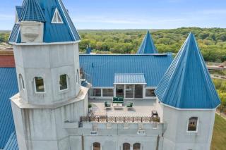 Extravagant 3 Level Penthouse at The Grand Castle - Grandville - 6