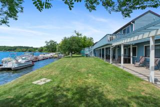 Fife Lake Lodge 2 Lakeside Apartment Units in One - 3