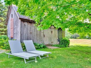 The Gem - Beautiful farmhouse with hot tub - 3