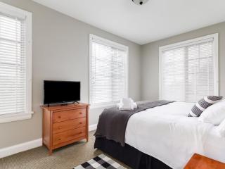 All Season Ski in Out Chalets at Calabogie Peaks - Calabogie - 3