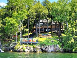 Waterfront open concept dream cottage with hot tub - 5