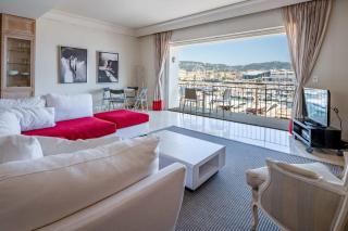 C096-Apt overlooking the Old Port the view is magical - 8