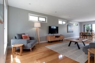 Breathtaking Views with Parking in Trevallyn - 2