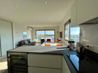 A013-Apt vue mer avec piscine et terrasse - 1