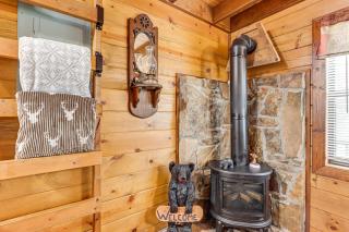 Cozy Pelsor Cabin with Mountain and Valley Views! - - 2