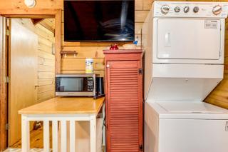 Cozy Pelsor Cabin with Mountain and Valley Views! - - 1