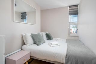 City of London Lovely Two Bedroom Apartment - 6