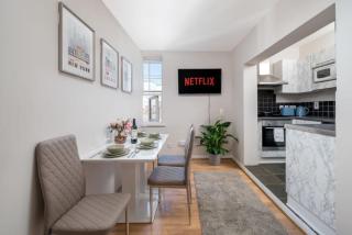 City of London Lovely Two Bedroom Apartment - 1