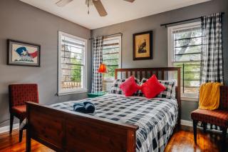 Cozy Holiday Twin Treehouse at UT, Moody - 9