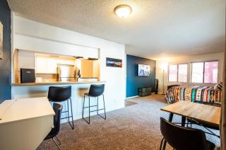 33 Avenida Pool View Studio new to market Avenida king bed ds - 6