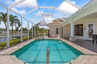 Cape Serenity- Luxury Waterfront Villa with Kayaks - Cape Coral - 0