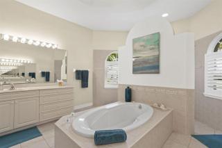 Cape Serenity- Luxury Waterfront Villa with Kayaks - Cape Coral - 2