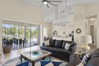 Cape Serenity- Luxury Waterfront Villa with Kayaks - Cape Coral - 6