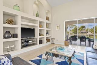 Cape Serenity- Luxury Waterfront Villa with Kayaks - Cape Coral - 4