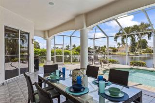 Cape Serenity- Luxury Waterfront Villa with Kayaks and Bikes - 7