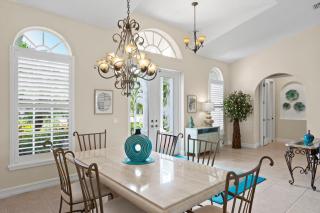 Cape Serenity- Luxury Waterfront Villa with Kayaks - Cape Coral - 1