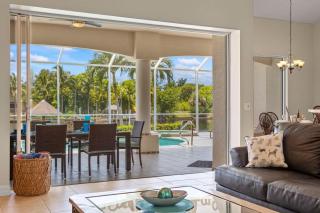 Cape Serenity- Luxury Waterfront Villa with Kayaks - Cape Coral - 3