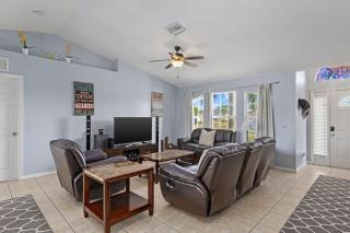 Casa Bella- Upgraded Waterfront Residence in Cape Coral with Heated Pool and Free Bikes - Cape Coral - 0