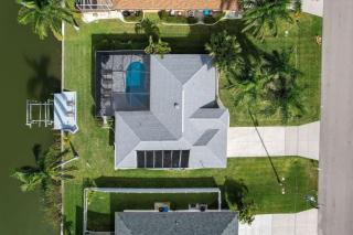 Casa Bella- Upgraded Waterfront Residence in Cape Coral with Heated Pool and Free Bikes - Cape Coral - 7