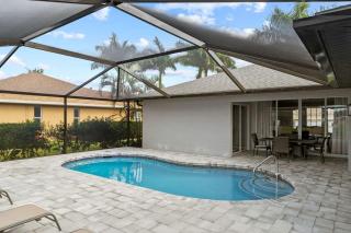 Casa Bella- Upgraded Waterfront Residence in Cape Coral with Heated Pool and Free Bikes - Cape Coral - 3