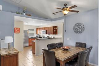 Casa Bella- Upgraded Waterfront Residence in Cape Coral with Heated Pool and Free Bikes - Cape Coral - 1