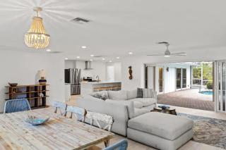 Sanibel Serenity- NEW Gorgeous Near Beach Villa with Pool - Sanibel - 0