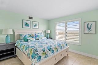 Stunning Waterfront Residence with Panoramic Water Views - Fort Myers - 9