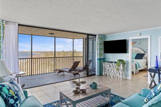 Stunning Waterfront Residence with Panoramic Water Views - Fort Myers - 6