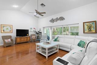 Palm Paradise- Charming Island Bungalow in Downtown Sanibel - 7