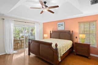 Palm Paradise- Charming Island Bungalow in Downtown Sanibel - 5