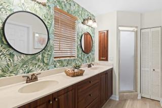 Palm Paradise- Charming Island Bungalow in Downtown Sanibel - 3