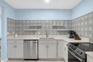 Stunning Newly Renovated River District Residence - Fort Myers - 8