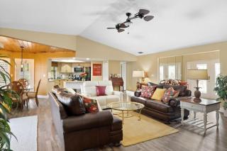 Gorgeous Golf Course Home w Pool in Cape Royal - 8