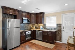 Gorgeous Beach Residence with Pool and Spa - Fort Myers Beach - 3