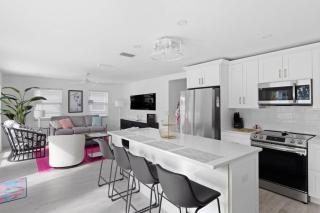 Stunning Near Beach Residence on Palermo Circle - Fort Myers Beach - 9