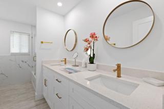 Stunning Near Beach Residence on Palermo Circle - Fort Myers Beach - 4