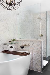 A Suite Retreat stylish home plus Hot tub - Fredericksburg - 8