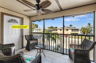 Gorgeous Beach Condo with Pool Spa and Bikes - Fort Myers Beach - 2