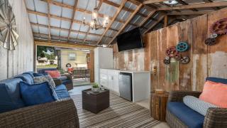 Cottage on Mistletoe hot tub outdoor party barn - Fredericksburg - 0
