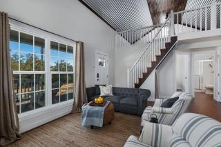 French Kiss Cottage Romantic Escape with Hot Tub - Stonewall - 3