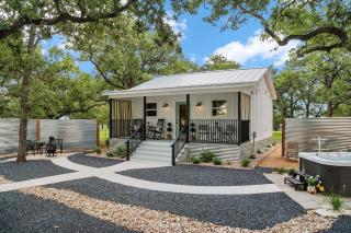Das Woerner Haus Darling Home with Hot Tub - Fredericksburg - 0