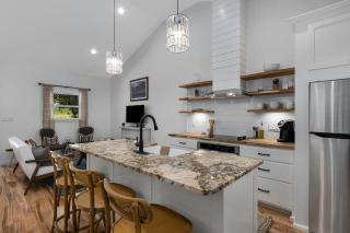 Das Woerner Haus Darling Home with Hot Tub - 2
