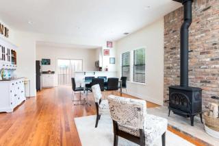 Mariposa, Large home with hot tub & outdoor space - Fredericksburg - 8