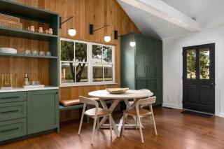 Fab Fred House stylish home with patio oasis - Fredericksburg - 1