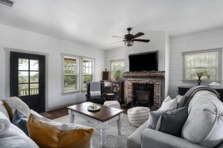 Stonewall Ranch styled home & pet friendly - Tivydale - 0