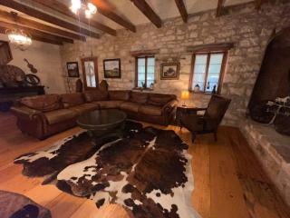 Crockett and Creek B&B 1 block to Main St - 3