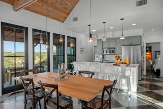 Hello Walls Luxury with views plus hot tub - 7